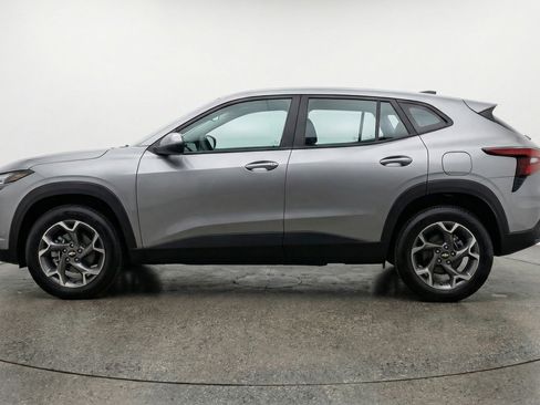 Used 2025 Chevrolet Trax LT image 5