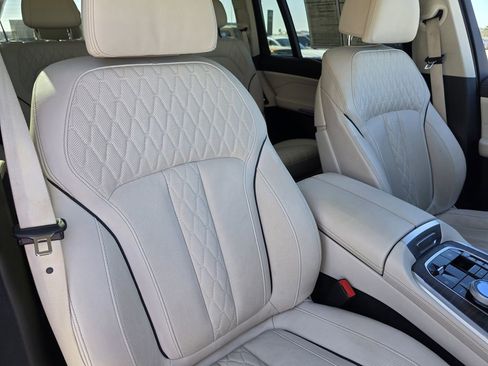 Used 2024 BMW X7 xDrive40i w/ Executive Package image 31
