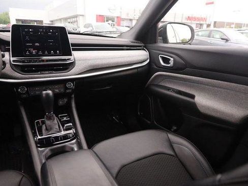 Used 2025 Jeep Compass Latitude w/ Sun & Sound Group AWD/4WD image 26