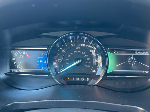 Used 2017 Ford Explorer XLT w/ Equipment Group 202A AWD/4WD image 29
