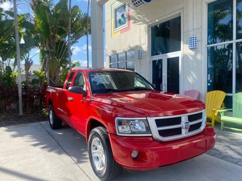 Used 2011 Dodge Dakota Big Horn image 2