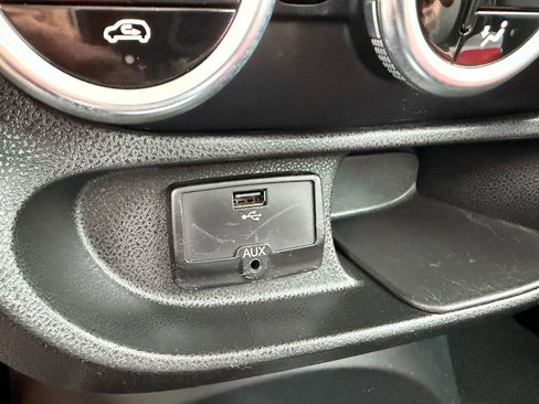 Used 2014 FIAT 500L Easy FWD image 17