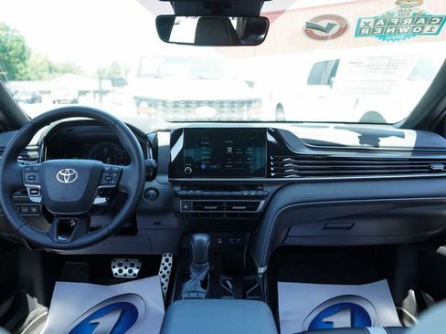 Used 2025 Toyota Camry SE w/ Convenience Package FWD image 9