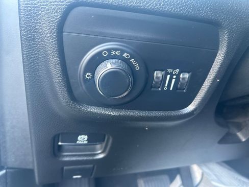 Used 2024 Jeep Grand Cherokee Altitude image 11