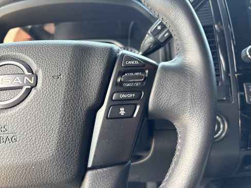 Used 2023 Nissan Titan SV w/ SV Convenience Package RWD image 17