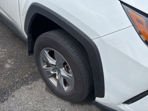 Used 2024 Toyota RAV4 XLE AWD/4WD image 4