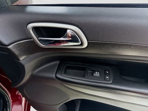 Used 2017 Jeep Grand Cherokee Altitude image 31