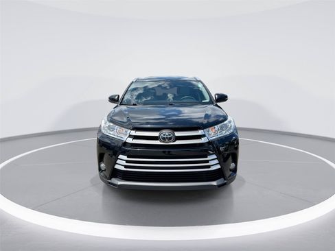 Used 2018 Toyota Highlander XLE AWD/4WD image 3