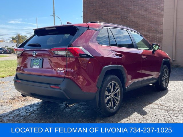 Used 2022 Toyota RAV4 XLE Premium AWD/4WD image 5