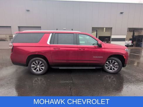 Used 2022 Chevrolet Suburban LT w/ LT Signature Package image 6