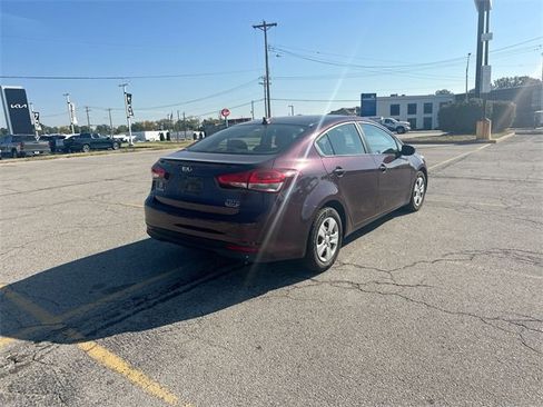 Used 2017 Kia Forte LX image 29