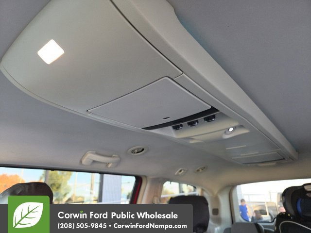 Used 2010 Chrysler Town & Country Touring w/ Entertainment Group #2 FWD image 15