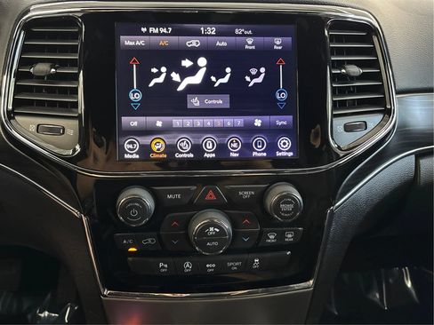 Used 2020 Jeep Grand Cherokee Limited w/ Premium Lighting Group AWD/4WD image 37