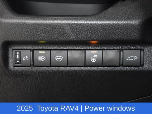 Used 2025 Toyota RAV4 XLE image 9