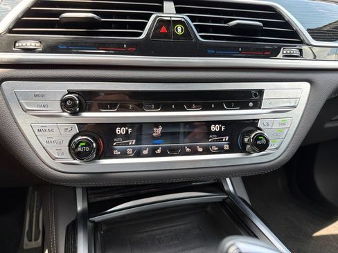 Used 2022 BMW 750i xDrive w/ Executive Package AWD/4WD image 12