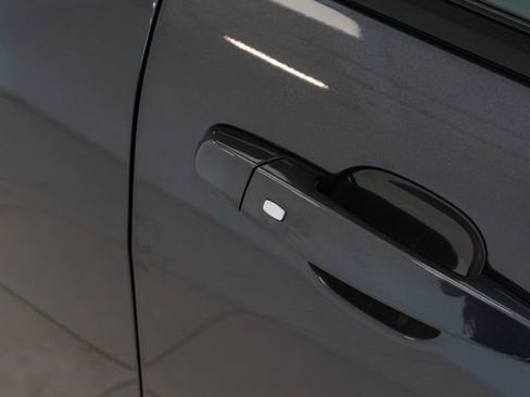 Used 2023 Chevrolet Equinox RS FWD image 8