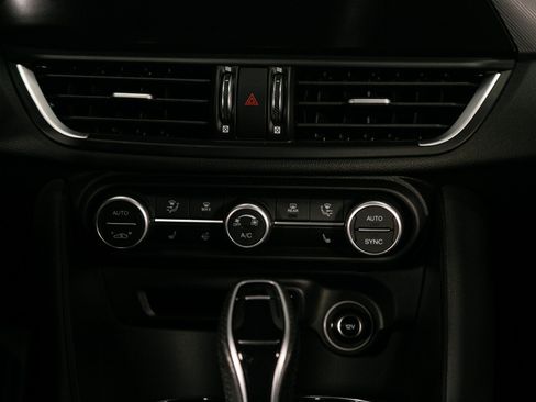 Used 2022 Alfa Romeo Giulia Veloce image 40