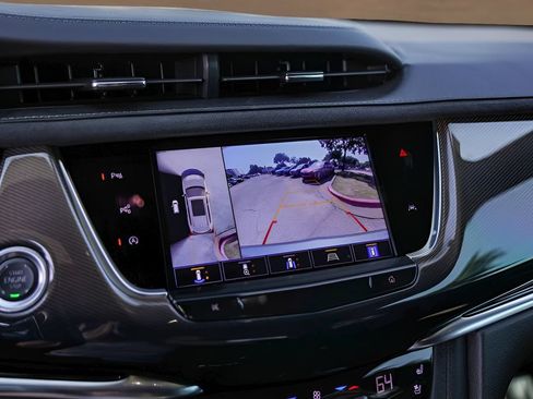 Certified 2024 Cadillac XT6 Sport w/ Platinum Package AWD/4WD image 17