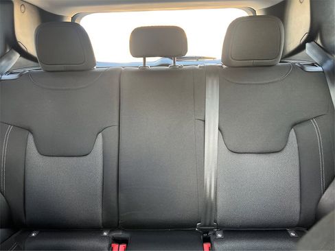 Used 2021 Jeep Renegade Sport image 15