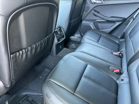 Certified 2025 Porsche Macan AWD/4WD image 13