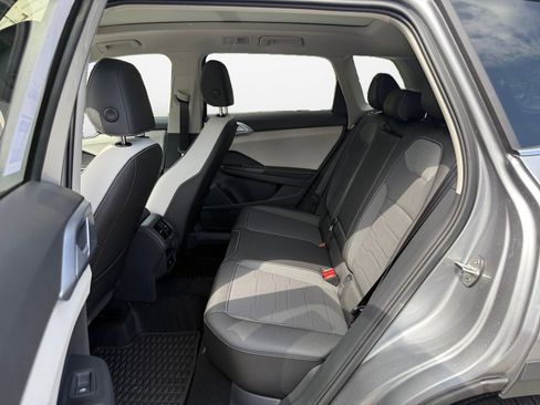 Used 2025 Volkswagen Taos SE w/ Panoramic Sunroof Package image 12