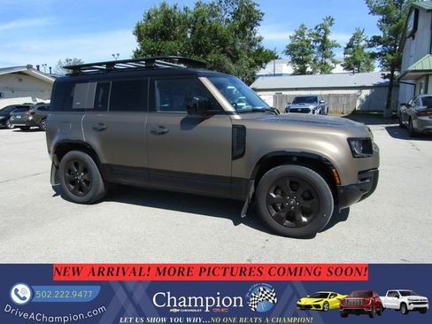 Used 2024 Land Rover Defender 110 X-Dynamic SE AWD/4WD image 3