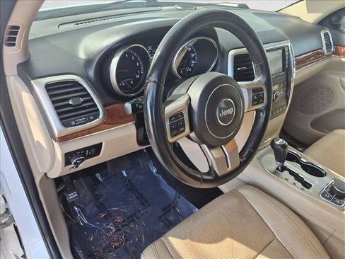 Used 2013 Jeep Grand Cherokee Limited w/ Luxury Group II AWD/4WD image 11