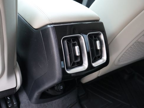 Used 2024 Kia Sorento SX AWD/4WD image 11