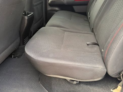 Used 2016 Toyota Tacoma SR5 w/ Towing Package image 12