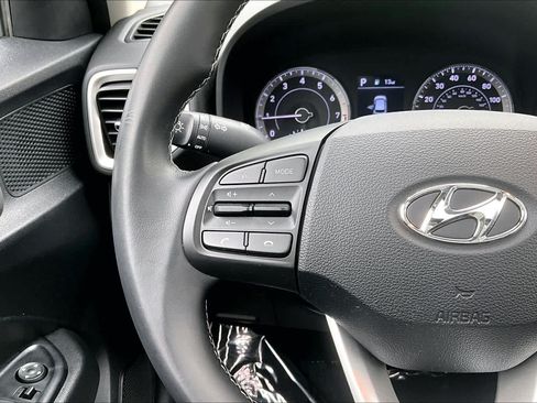 Used 2021 Hyundai Venue SEL w/ Premium Package FWD image 24