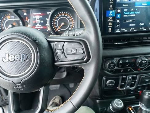 Used 2024 Jeep Wrangler Unlimited Sport AWD/4WD image 24