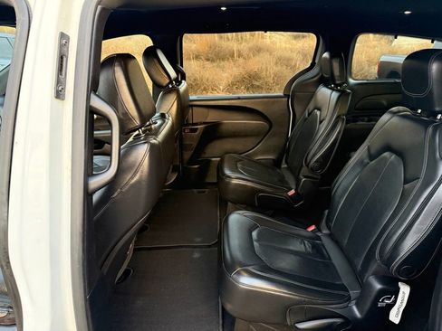 Used 2020 Chrysler Pacifica Touring-L w/ Advanced Safetytec Group image 26