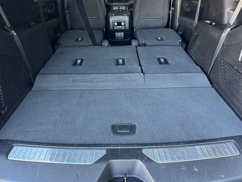 Used 2023 GMC Yukon AT4 w/ Technology Package AWD/4WD image 16