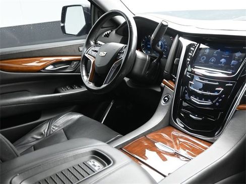 Used 2020 Cadillac Escalade 2WD image 23