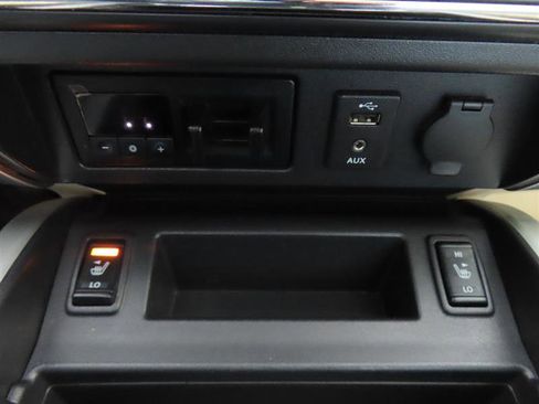 Used 2017 Nissan Titan SV RWD image 28