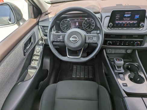 Used 2023 Nissan Rogue S FWD image 16