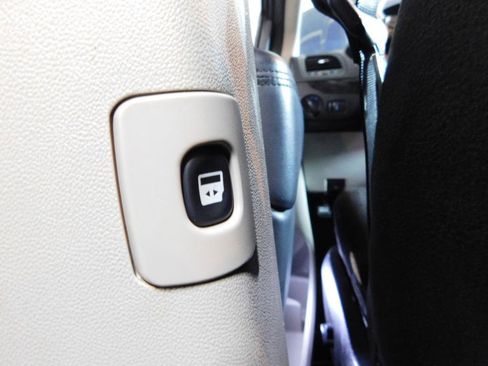 Used 2013 Dodge Grand Caravan SXT FWD image 11