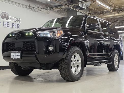 Used 2021 Toyota 4Runner SR5 Premium w/ Moonroof Package AWD/4WD image 15