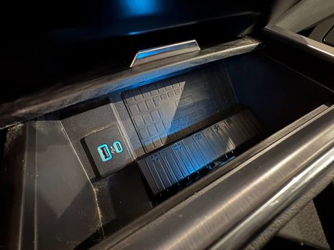 Used 2022 Ford F350 Limited w/ Snow Plow Prep Package image 27