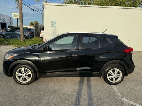 Used 2019 Nissan Kicks S image 2