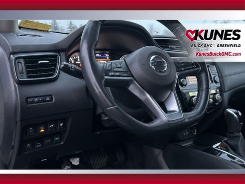 Used 2018 Nissan Rogue SL w/ Premium Package image 17