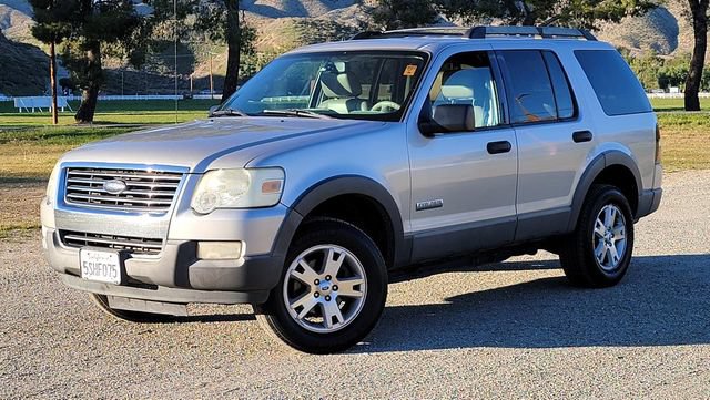 Used 2006 Ford Explorer XLT RWD image 2