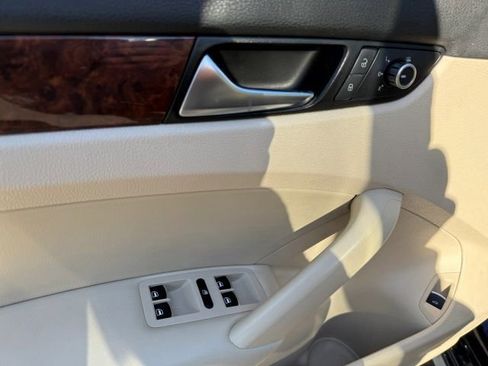 Used 2013 Volkswagen Passat TDI SEL Premium image 34