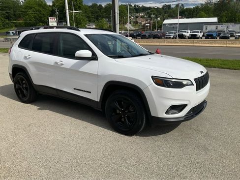 Used 2020 Jeep Cherokee Latitude Plus AWD/4WD image 3