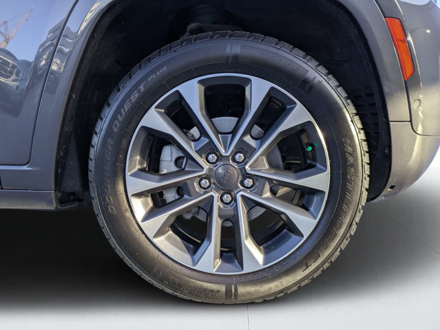 Certified 2022 Jeep Grand Cherokee Overland w/ Luxury Tech Group IV AWD/4WD image 10