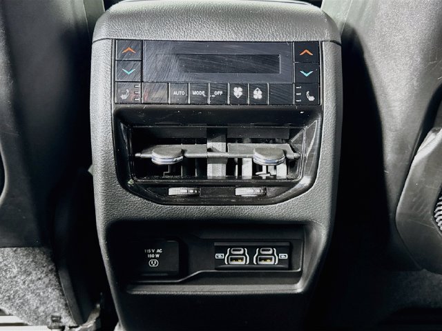 Used 2025 Jeep Grand Cherokee Summit w/ Obsidian Package AWD/4WD image 30