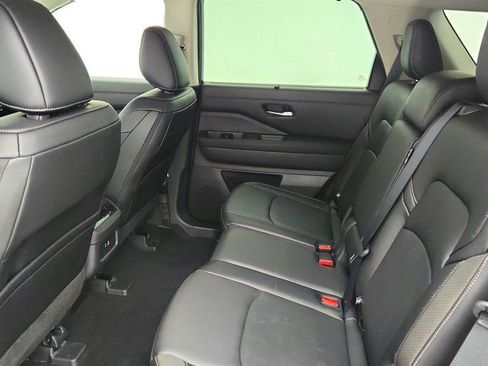 Used 2024 Nissan Pathfinder SL image 21