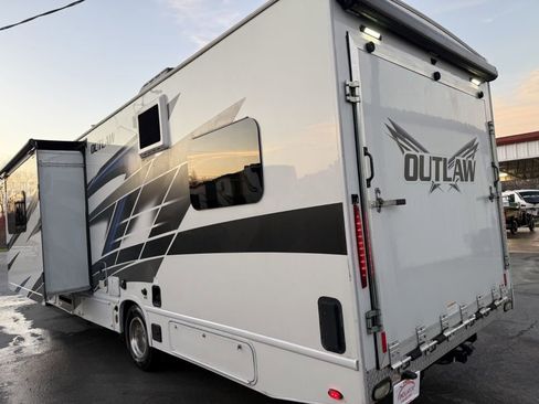 Used 2024 Ford E-450 and Econoline 450 Super Duty w/ Motorhome Prep Package image 29