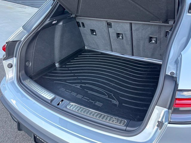 Used 2023 Porsche Macan AWD/4WD image 34
