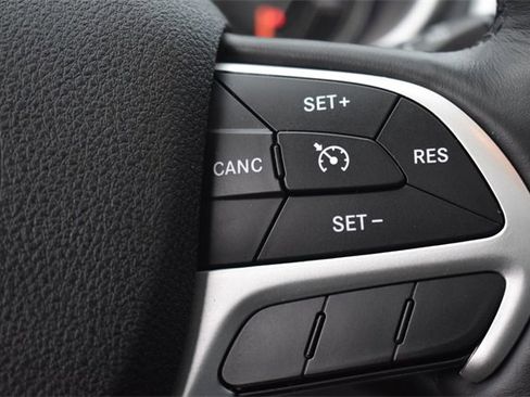 Used 2016 Jeep Cherokee Trailhawk w/ Comfort/Convenience Group image 33